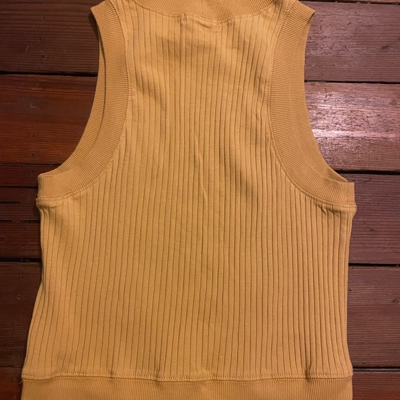 Mustard yellow sleeveless crop top - Picture 2 of 5
